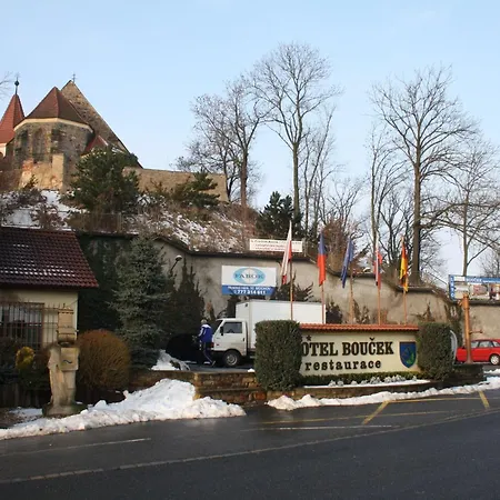 Boucek 3* Mochov