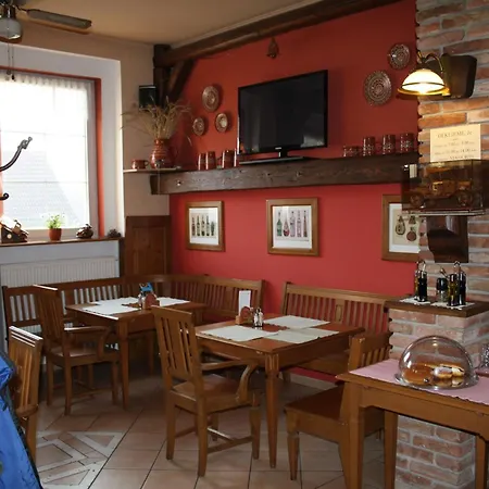 Boucek Hotel Mochov