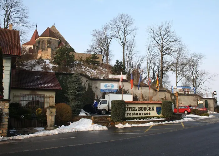 Boucek 3* Mochov